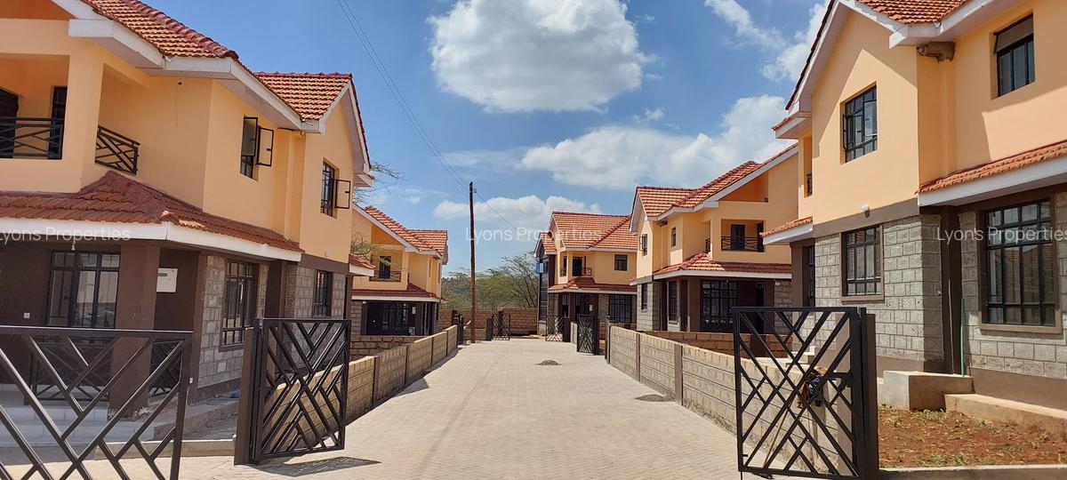 4 Bed Townhouse with En Suite at Rimpa - 1