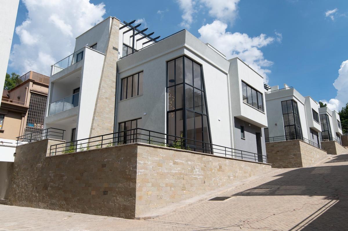 5 Bed Townhouse with En Suite at Lavington - 1