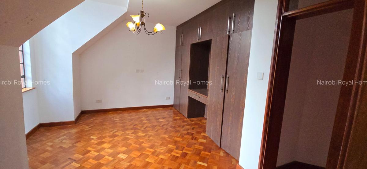 4 Bed Townhouse with En Suite at Lavington Green - 8