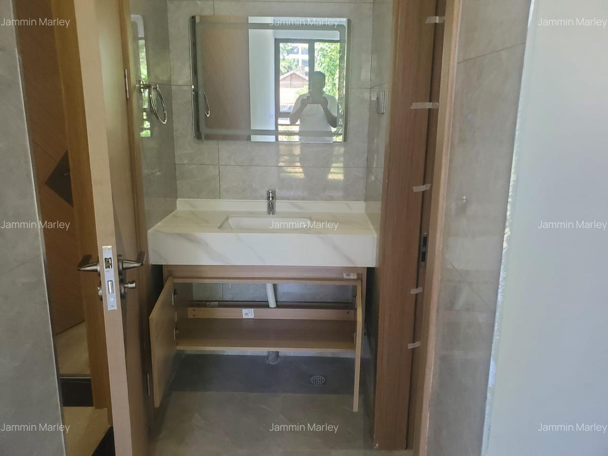 3 Bed Apartment with En Suite at Riverside Drive - 4