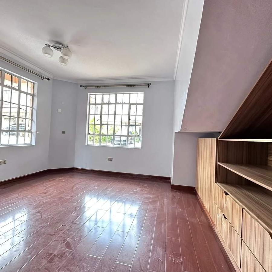 5 Bed Townhouse with En Suite in Lavington - 9