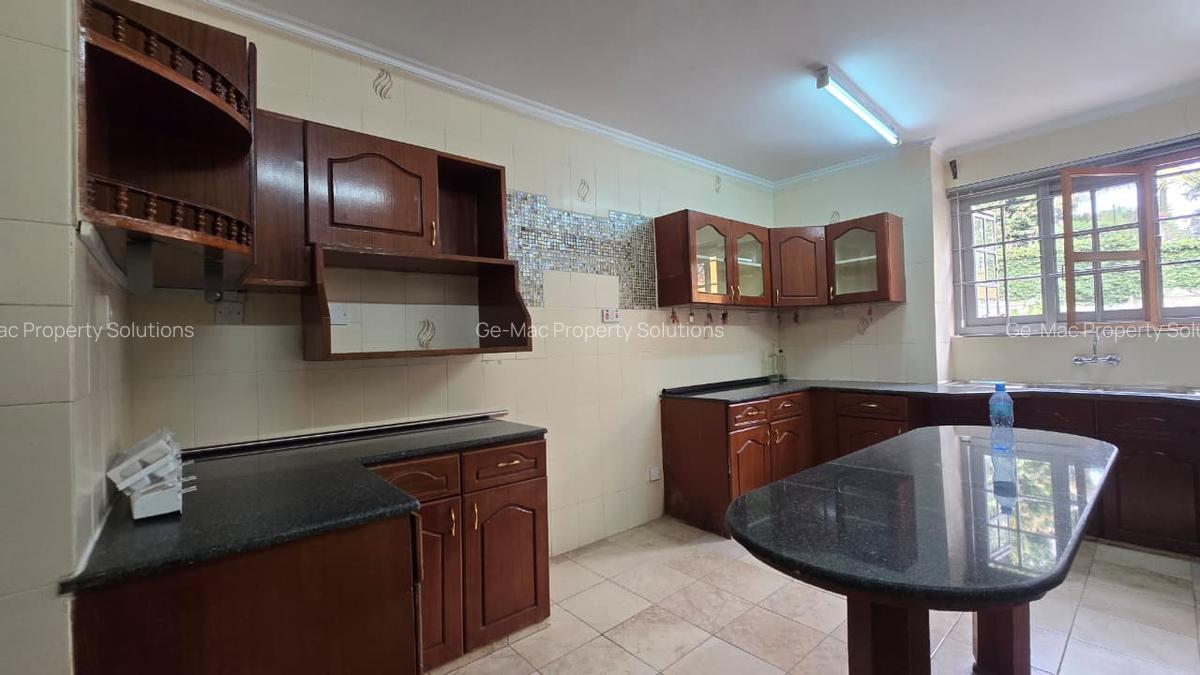 4 Bed House with En Suite in Runda - 19