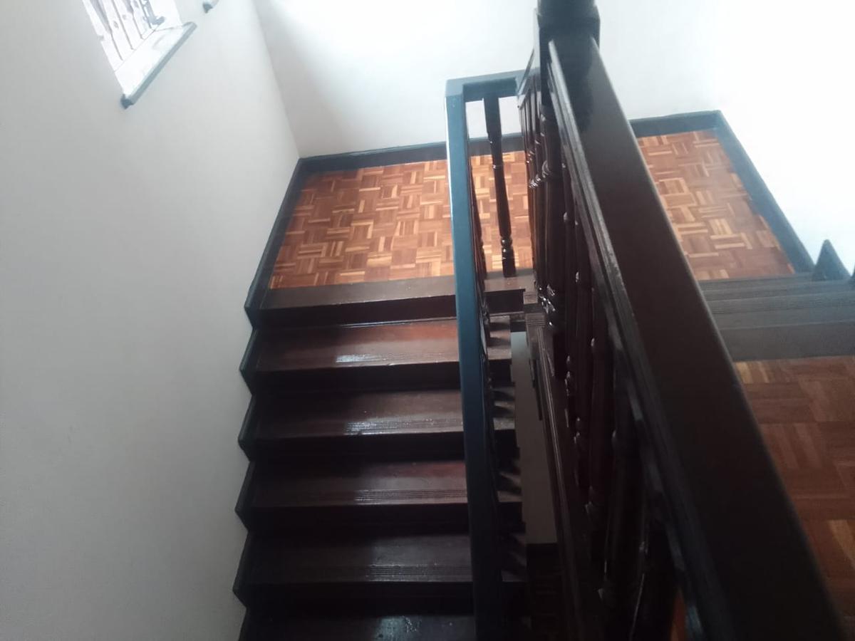 4 Bed Villa with En Suite in Brookside - 1