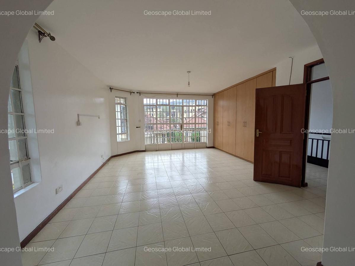 4 Bed House with En Suite in Spring Valley - 9