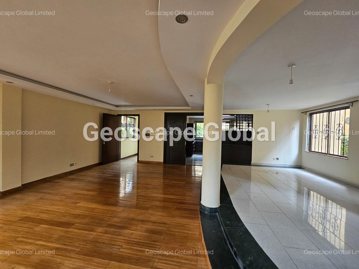 5 Bed Townhouse with En Suite in Spring Valley - 4