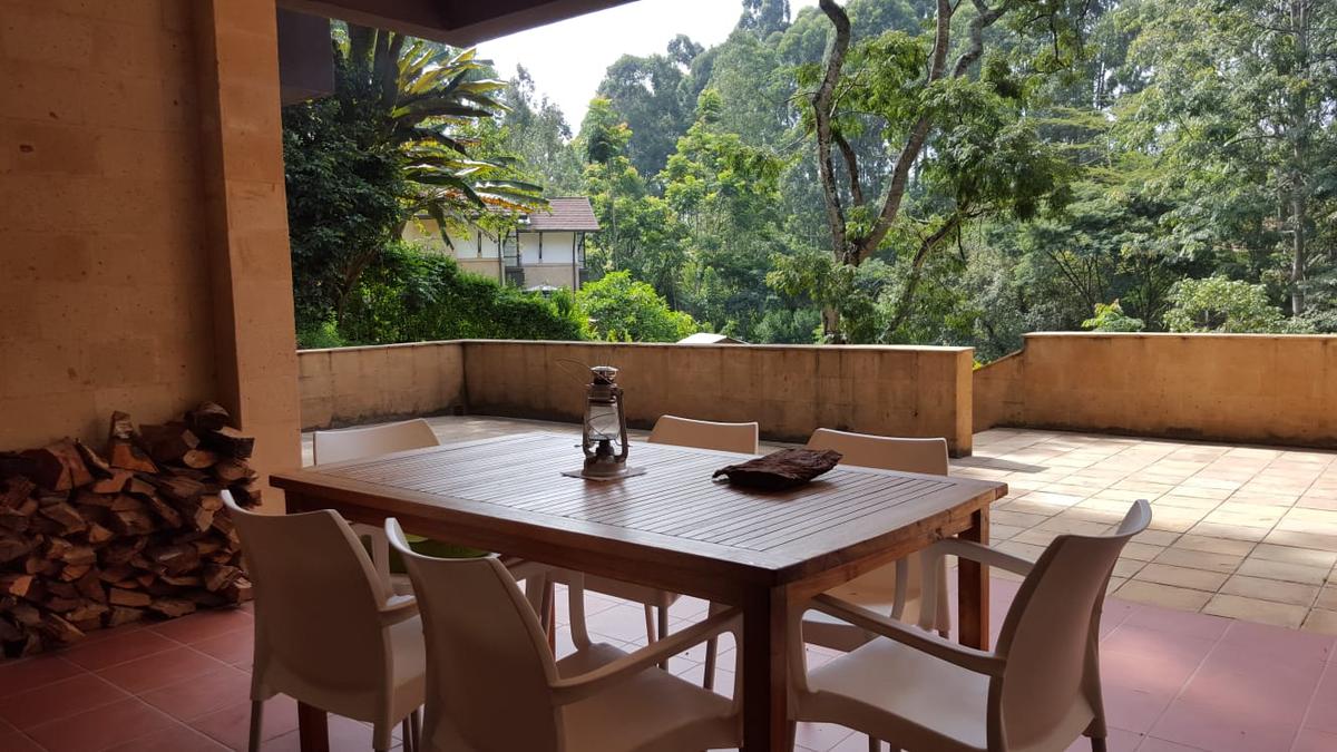 4 Bed House with En Suite in Rosslyn - 9