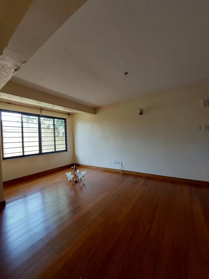 5 Bed Townhouse with En Suite in Lavington - 12