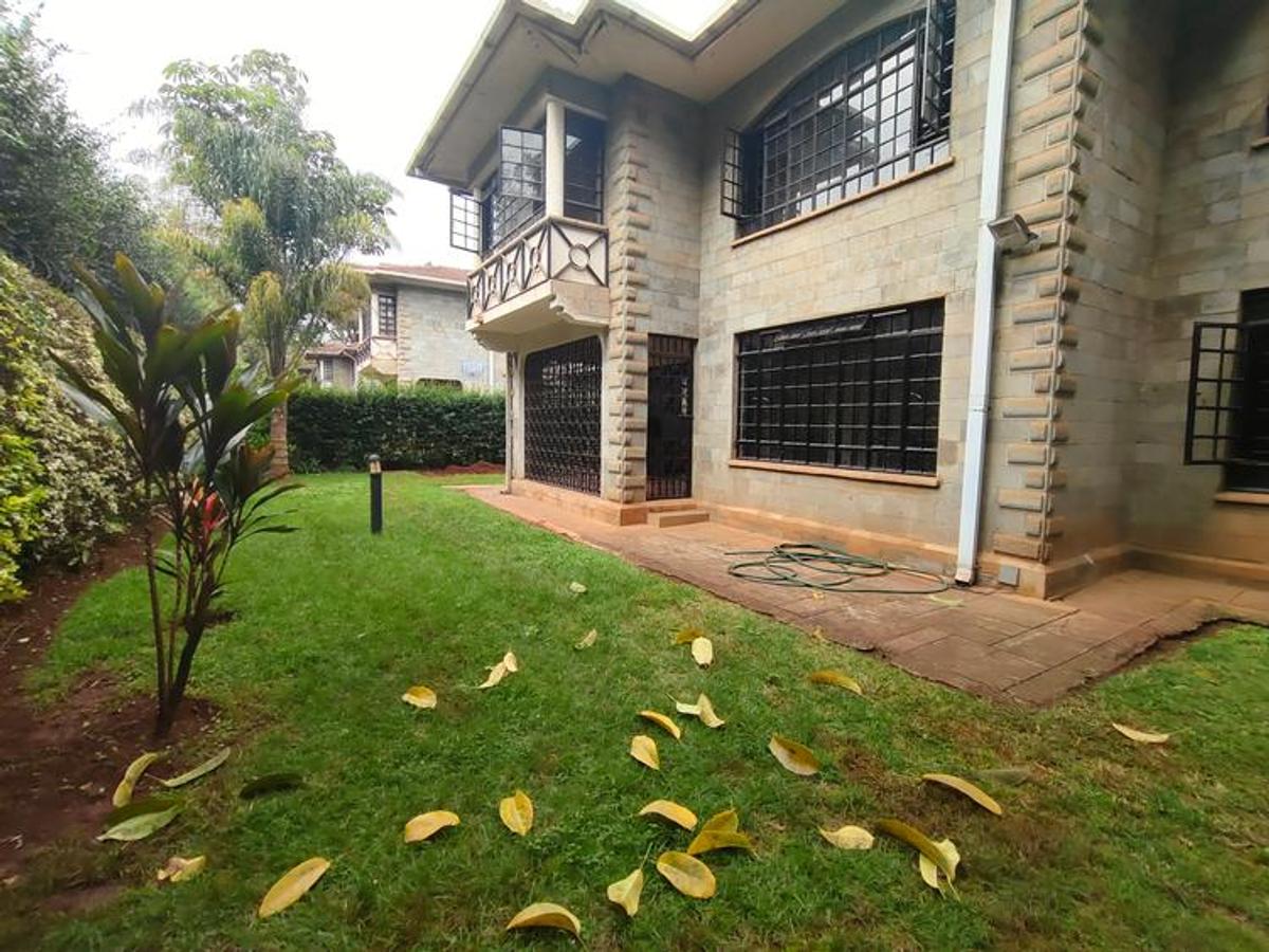 4 Bed Townhouse with En Suite at Lavington - 1