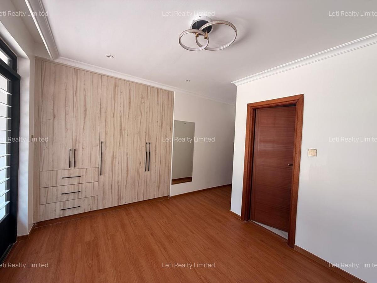 6 Bed House with En Suite in Runda - 8