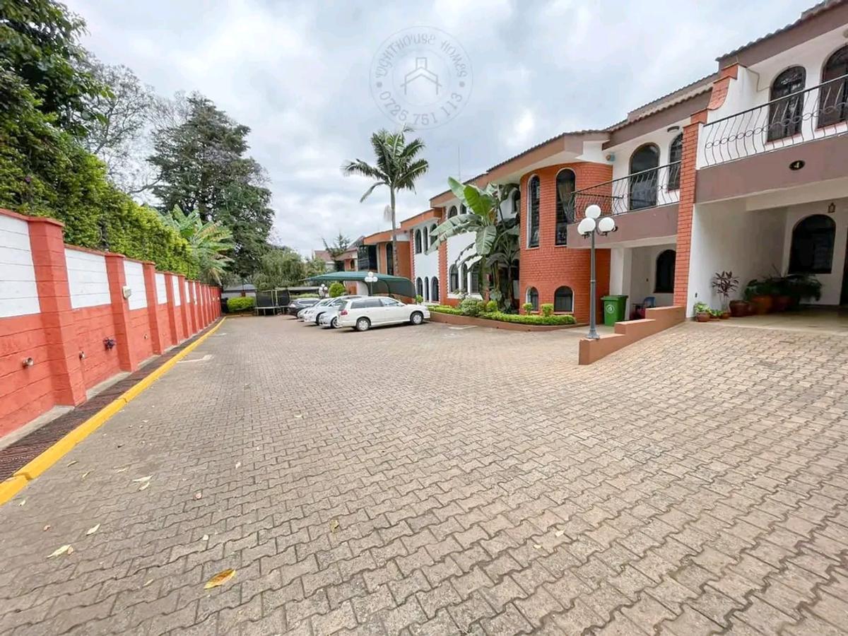 5 Bed Townhouse with En Suite at Lavington Green - 3