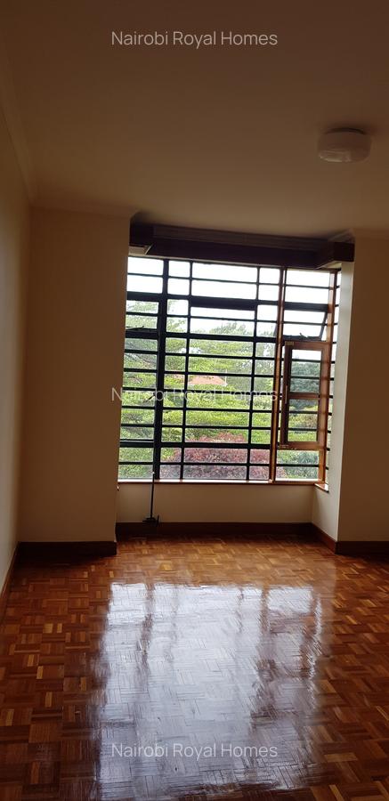 5 Bed House with En Suite at Rosslyn Heights - 12