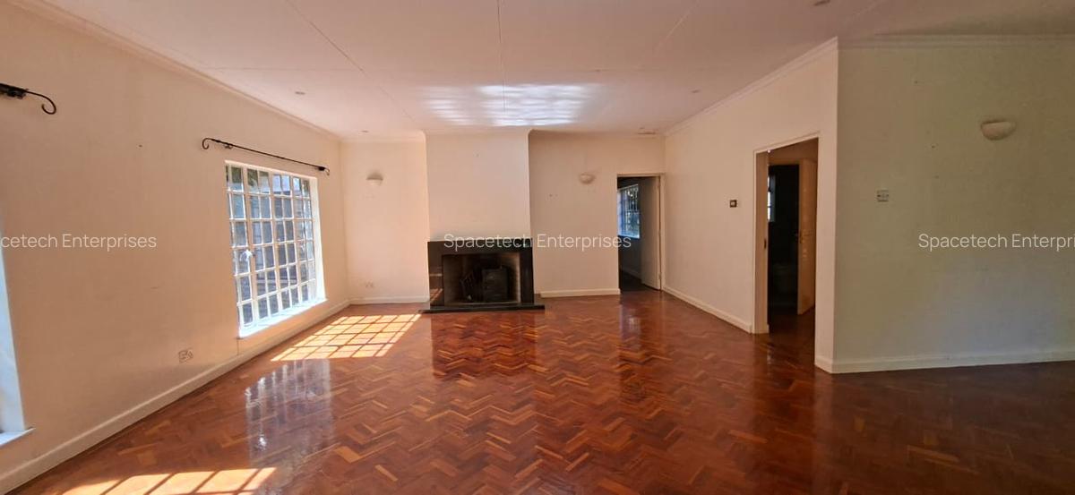 4 Bed House with En Suite in Lavington - 5