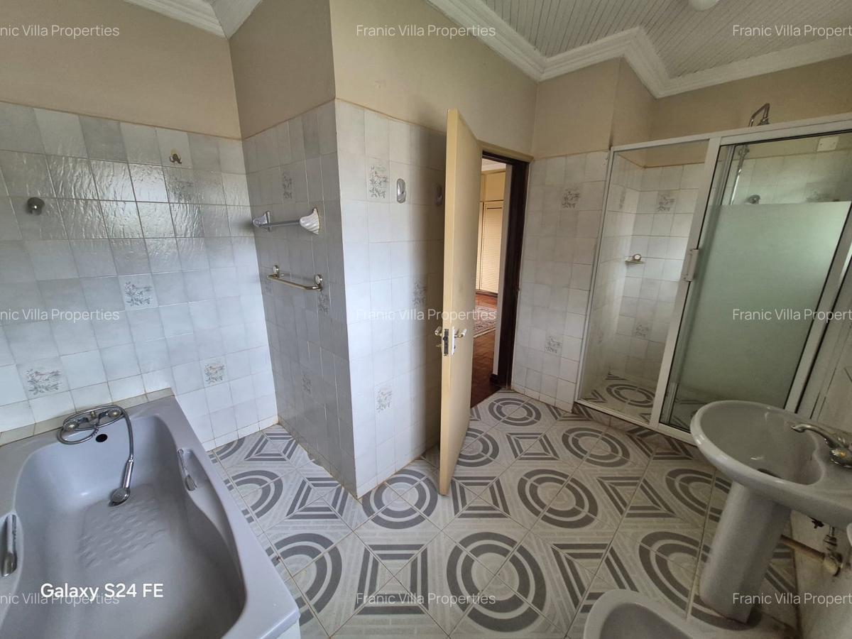 3 Bed House with En Suite at Runda - 14