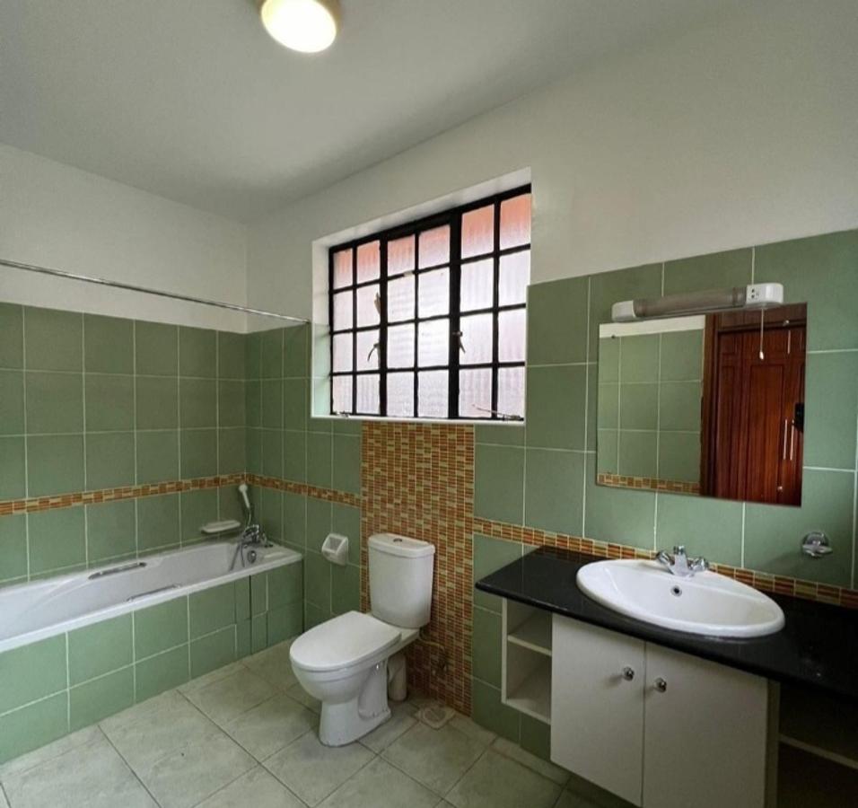 5 Bed Townhouse with En Suite at Off Othaya Road - 16