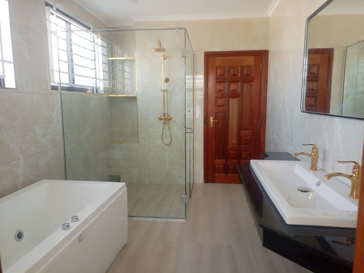 6 Bed Townhouse with En Suite in Runda - 9