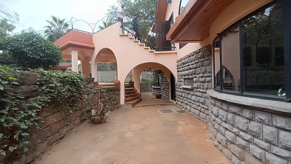 4 Bed House with En Suite at Opposite Rosslyn Riviera Mall - 7