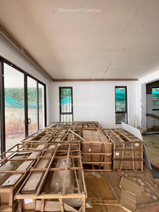 5 Bed Villa with En Suite in Kyuna - 3