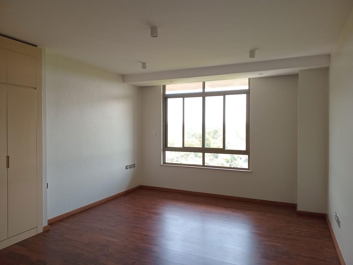 4 Bed Apartment with En Suite in Parklands - 9