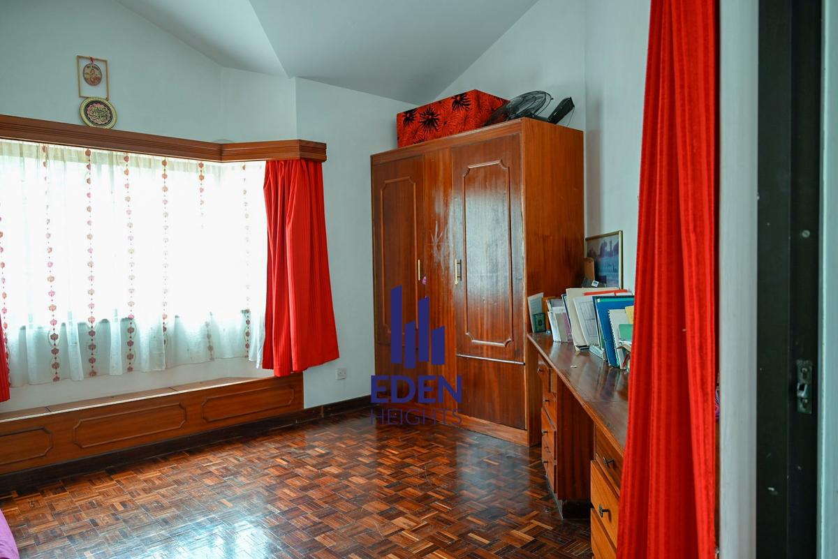 5 Bed Townhouse with En Suite in Lavington - 19