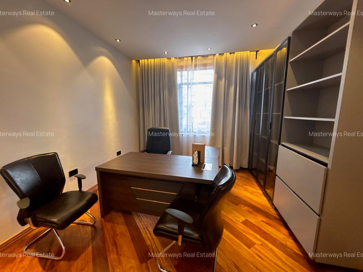 5 Bed House with En Suite in Runda - 16