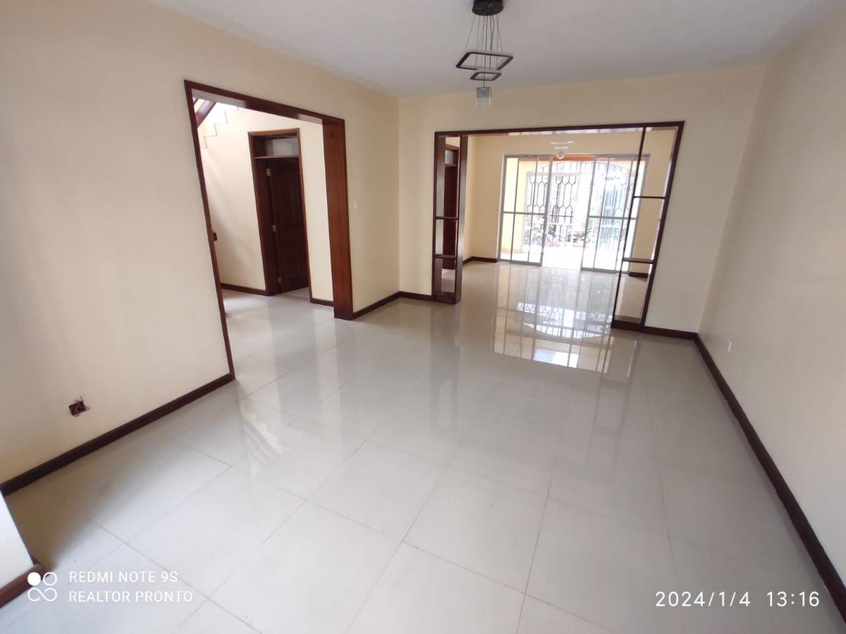 4 Bed Townhouse with En Suite in Lavington - 2