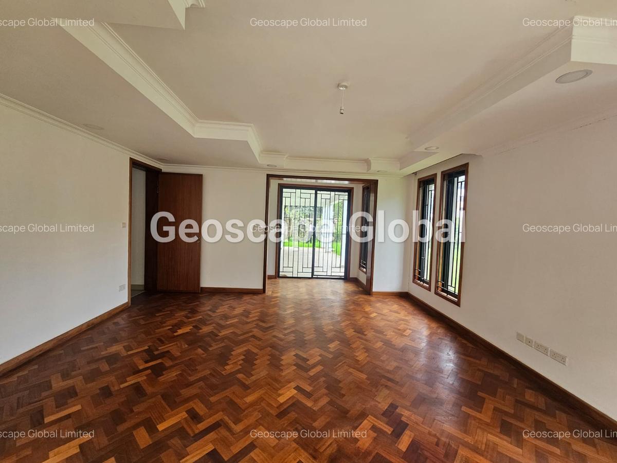 5 Bed House with En Suite in Lavington - 3