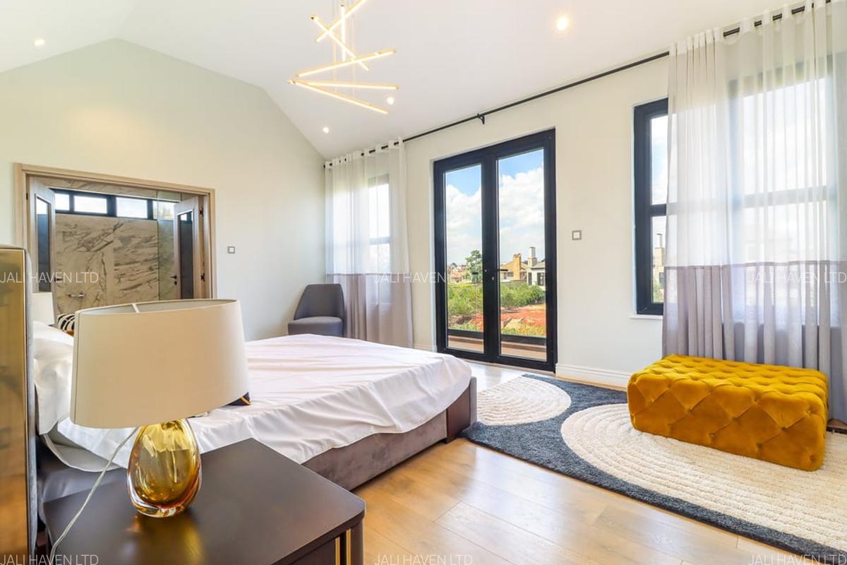 5 Bed Villa with En Suite in Runda - 10