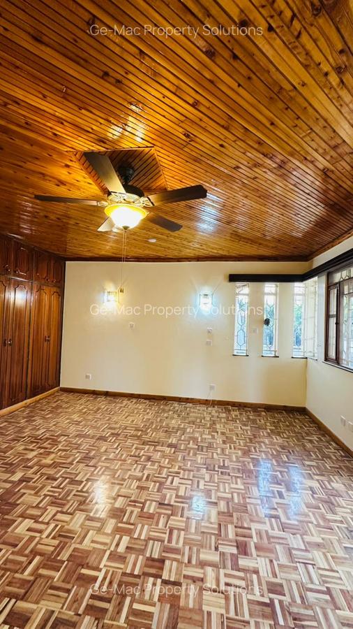 5 Bed House with En Suite in Runda - 10