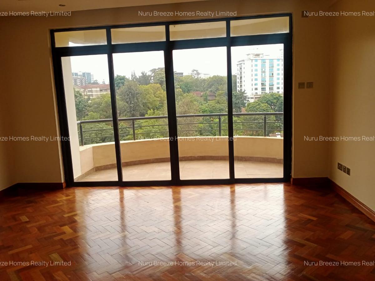 3 Bed Apartment with En Suite in Riverside - 6