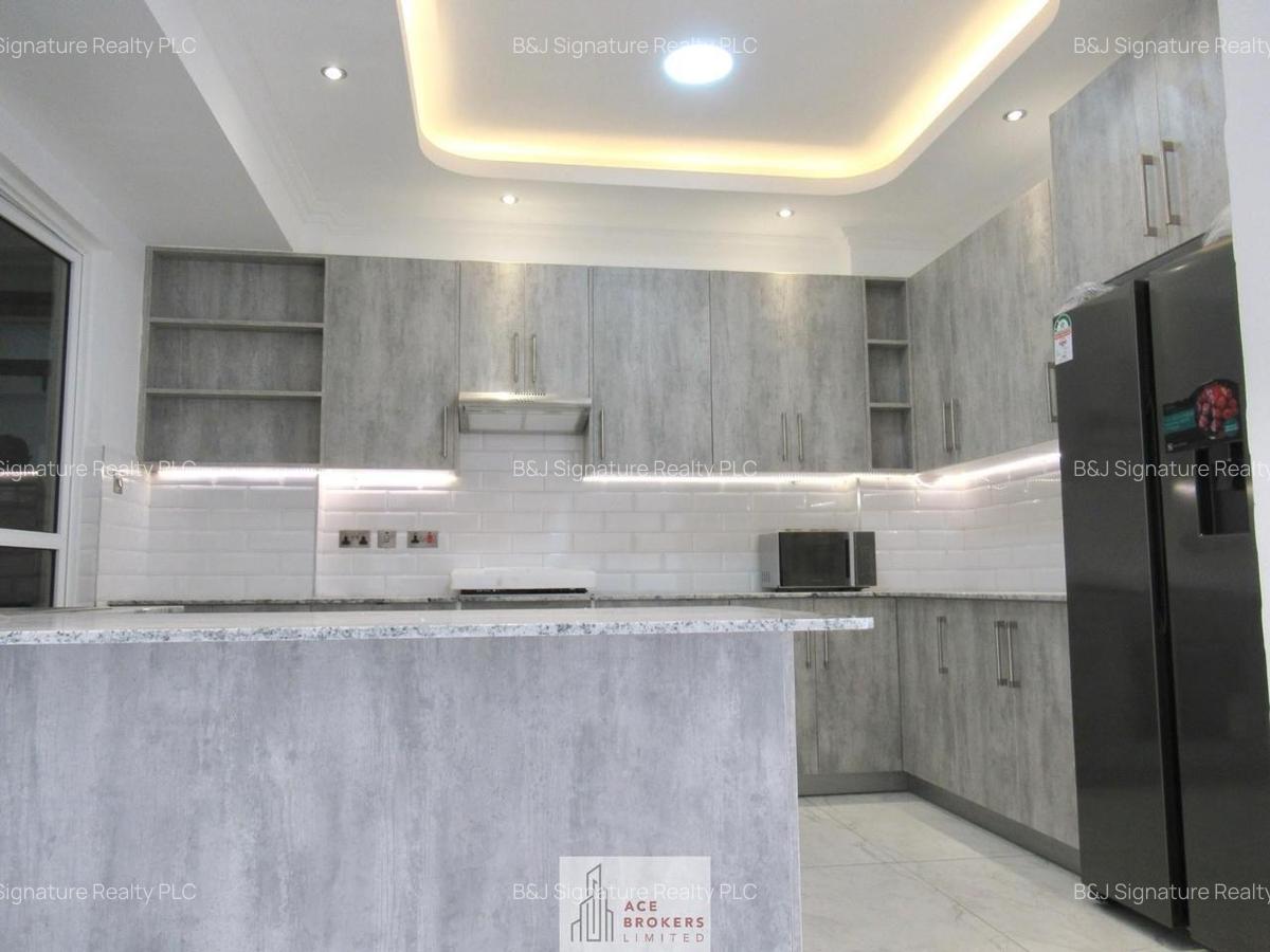 2 Bed Apartment with En Suite in Brookside - 8