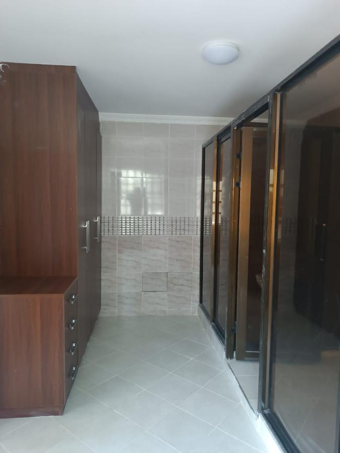 5 Bed Townhouse with En Suite at Acacia - 5