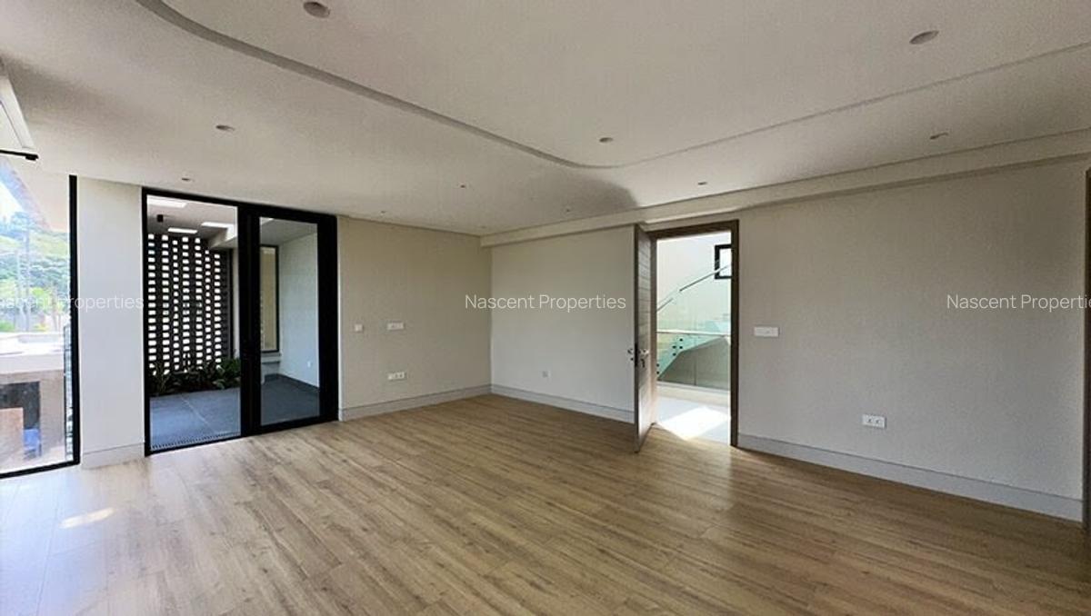 5 Bed House with En Suite in Kyuna - 18