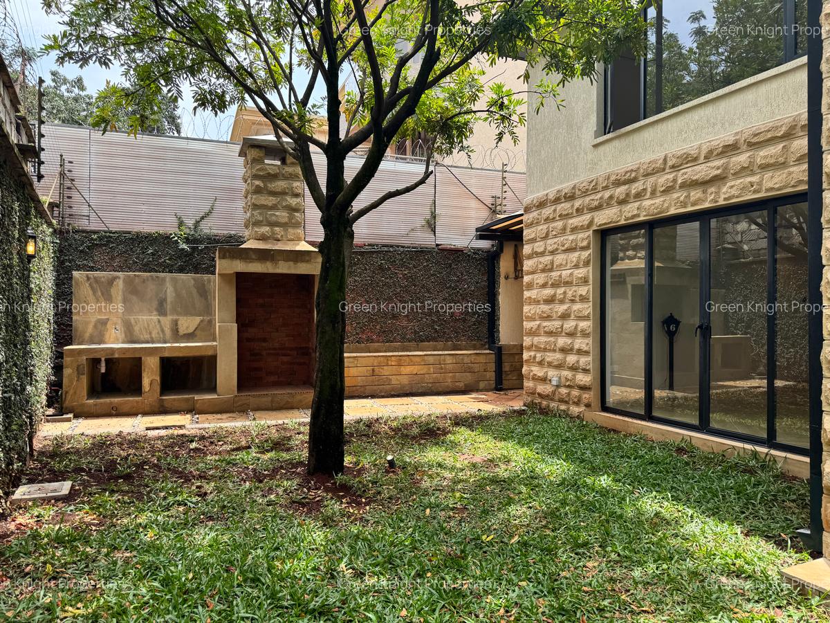 5 Bed Townhouse with En Suite in Lavington - 3