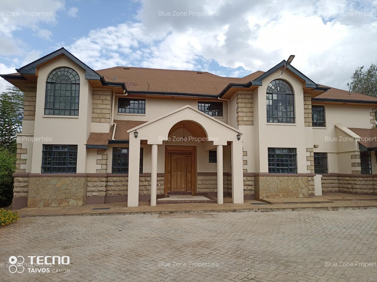 4 Bed Townhouse with En Suite at Close To Un - 2