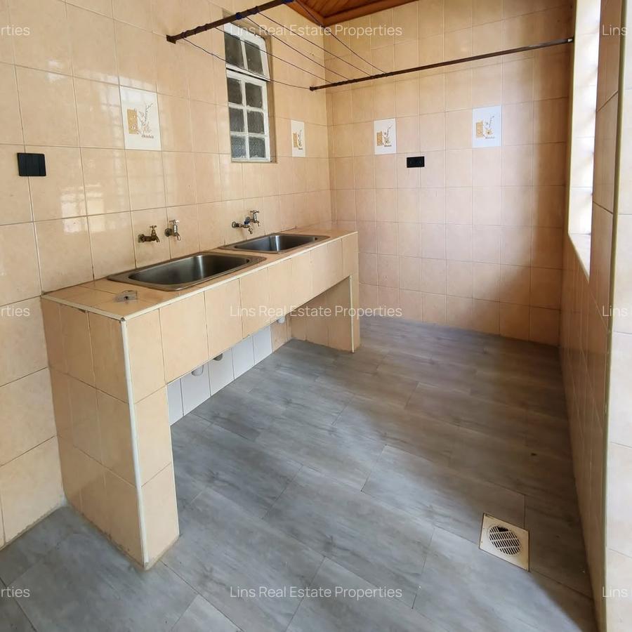 5 Bed Townhouse with En Suite in Lavington - 12