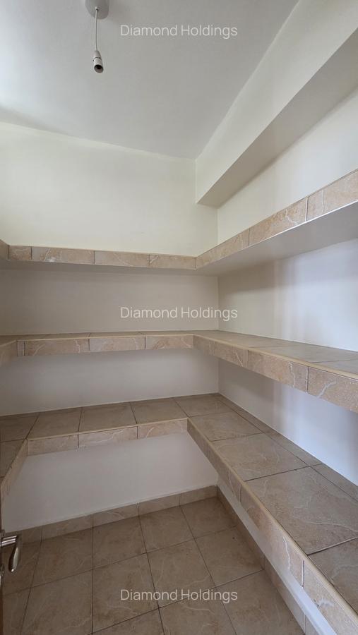 4 Bed Apartment with En Suite at Parklands - 6