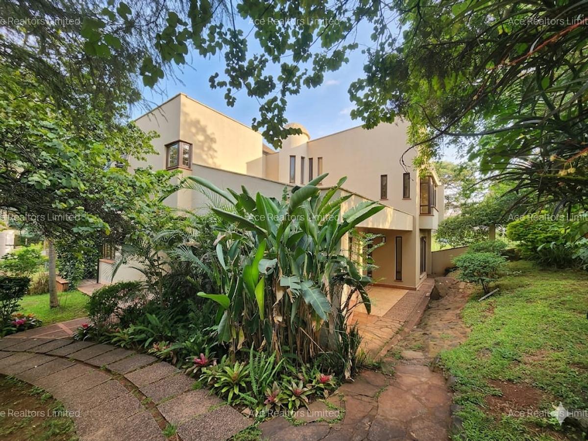 4 Bed Villa with En Suite at Dennis Pritt Road - 2