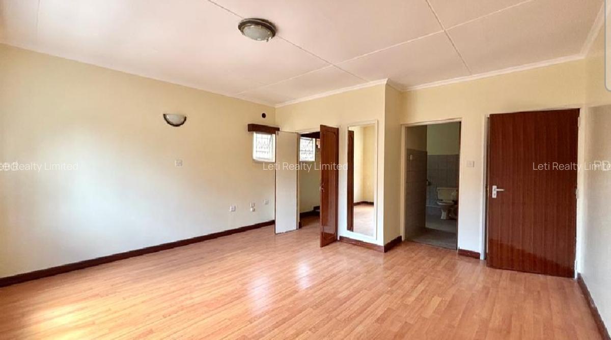5 Bed Townhouse with En Suite in Lavington - 7