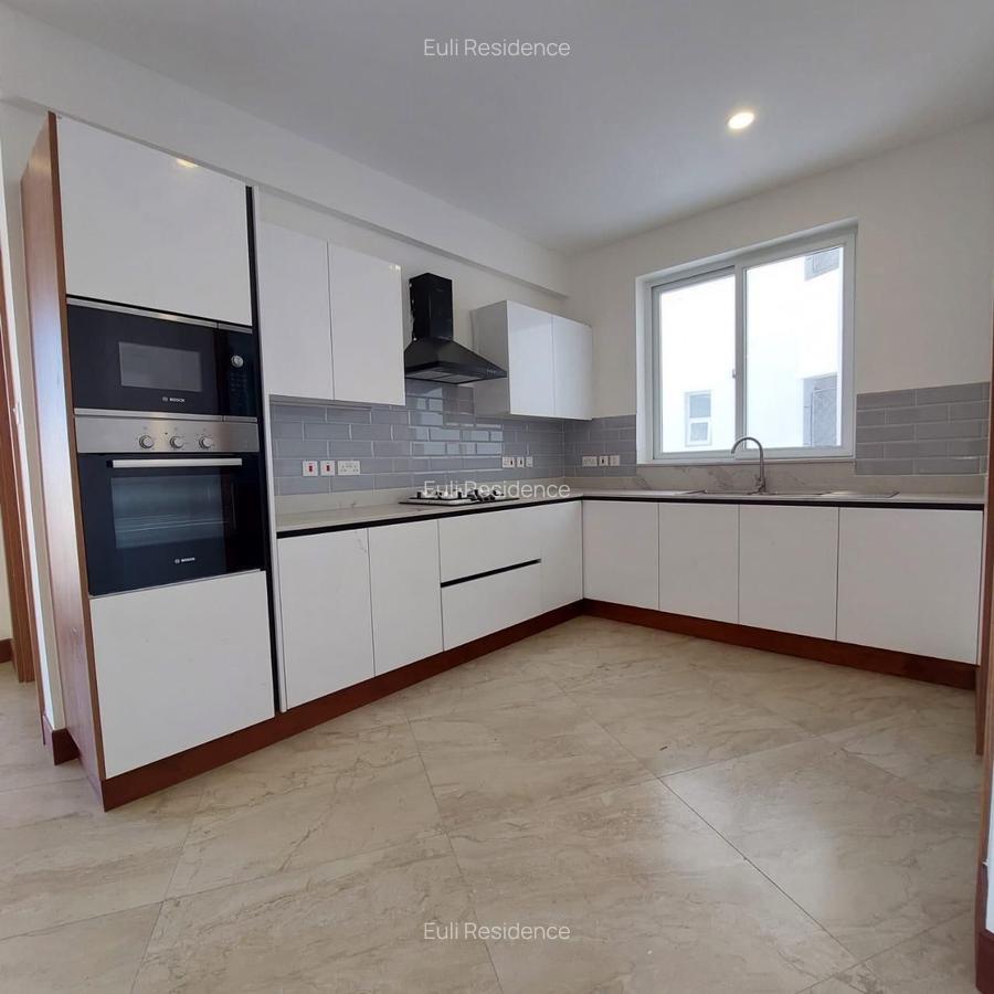 3 Bed Apartment with En Suite at City Park Drive - 15