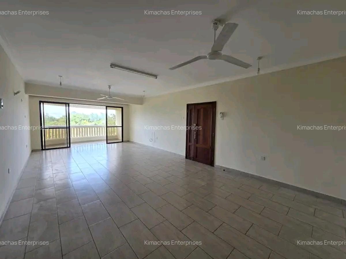 3 Bed Apartment with En Suite at Moyne Drive - 3