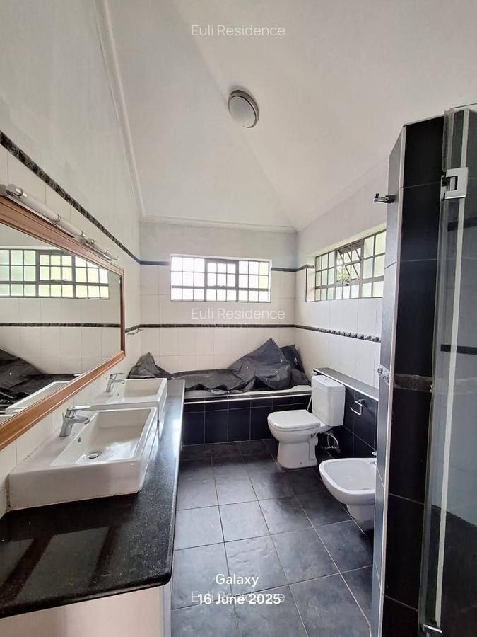 4 Bed Townhouse with En Suite at Peponi Rd - 12