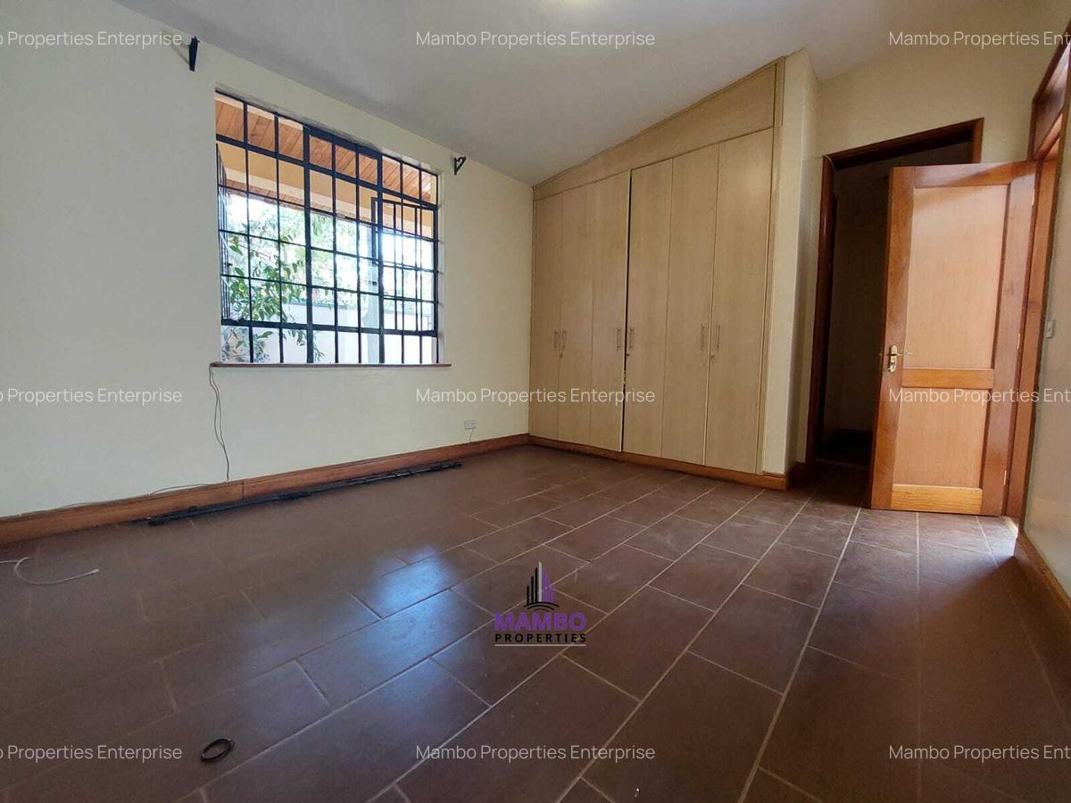 4 Bed House with En Suite at Eagle Park - 17