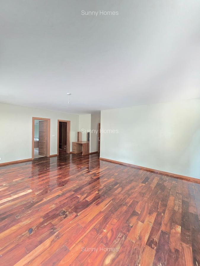 5 Bed Townhouse with En Suite at Lavington Green - 14