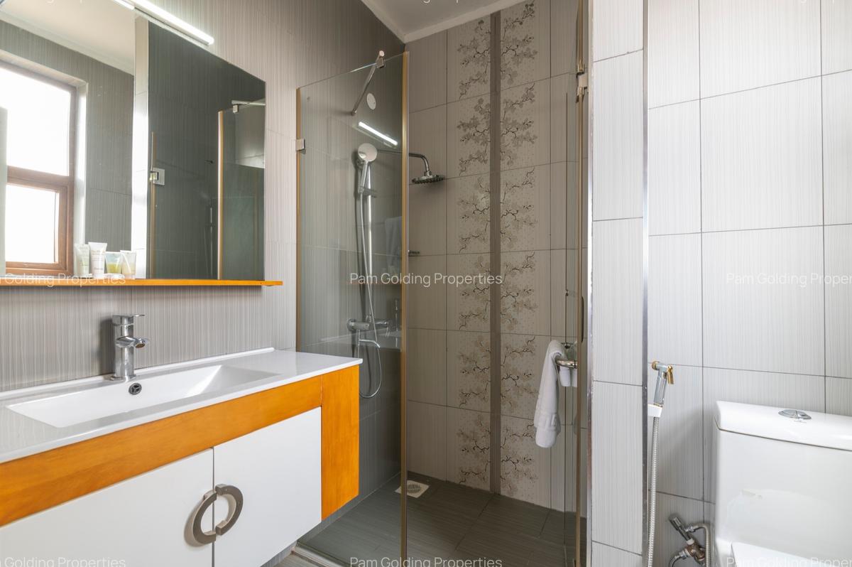 Serviced 3 Bed Apartment with En Suite at School Lane - 8