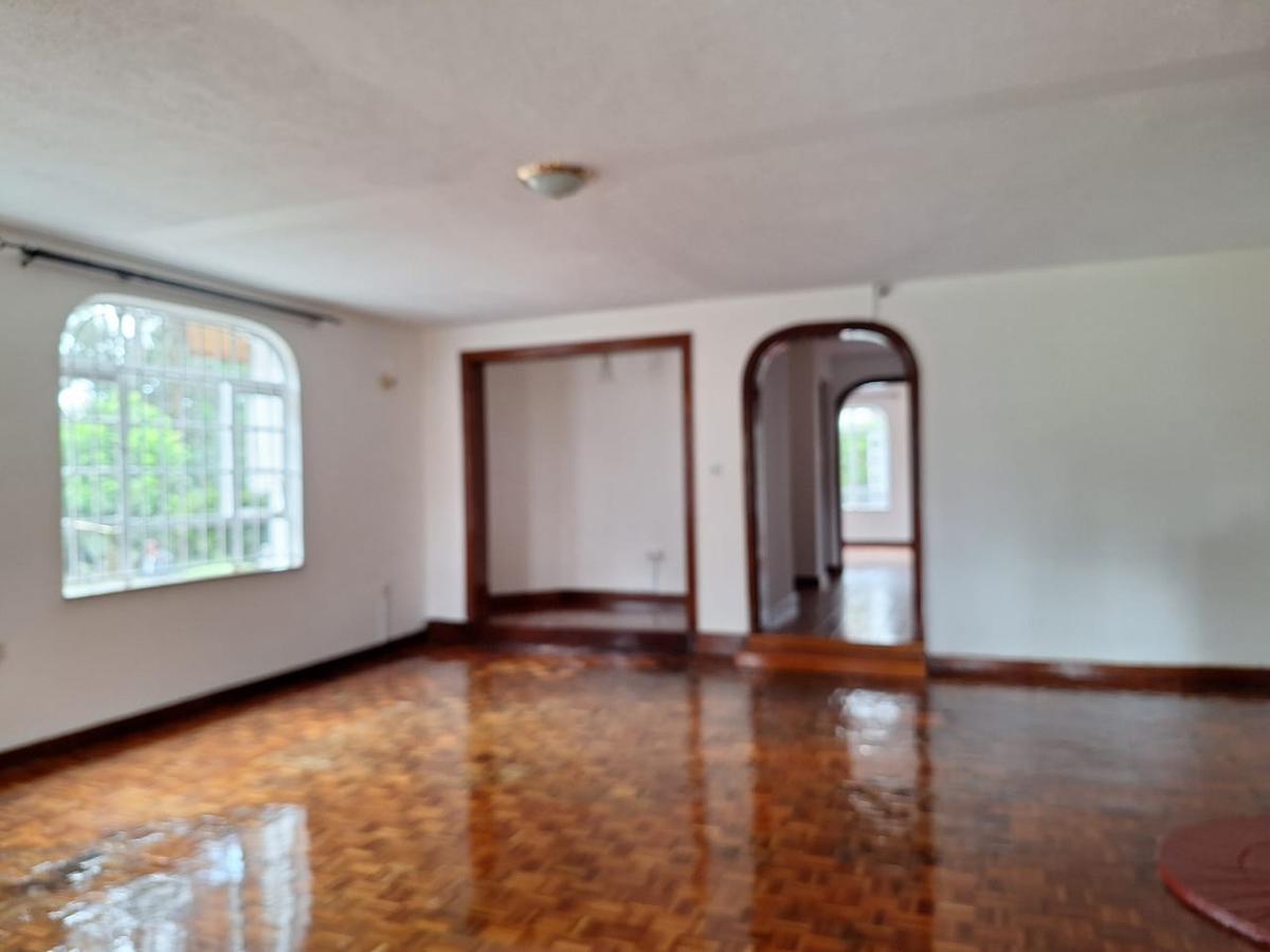 5 Bed House with En Suite in Runda - 10