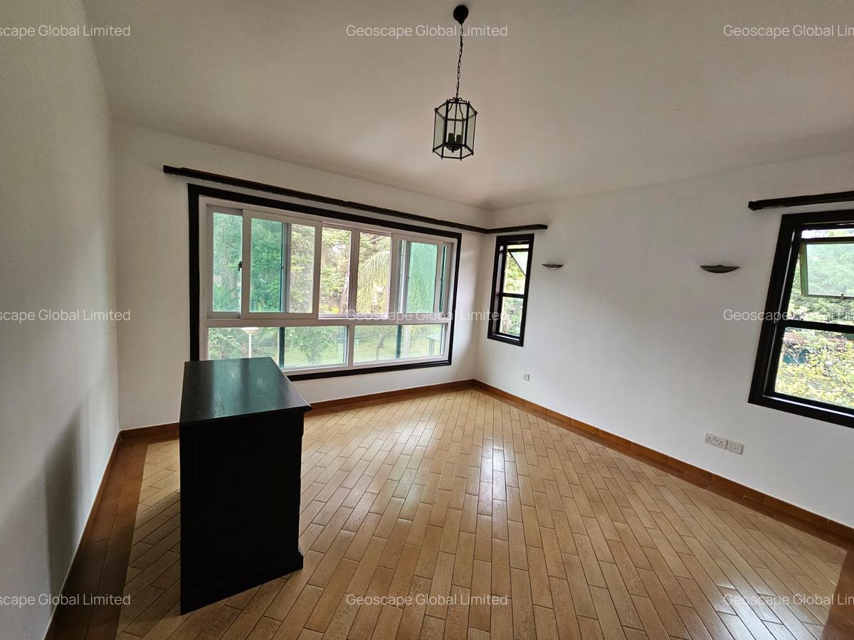 4 Bed Townhouse with En Suite in Kyuna - 2