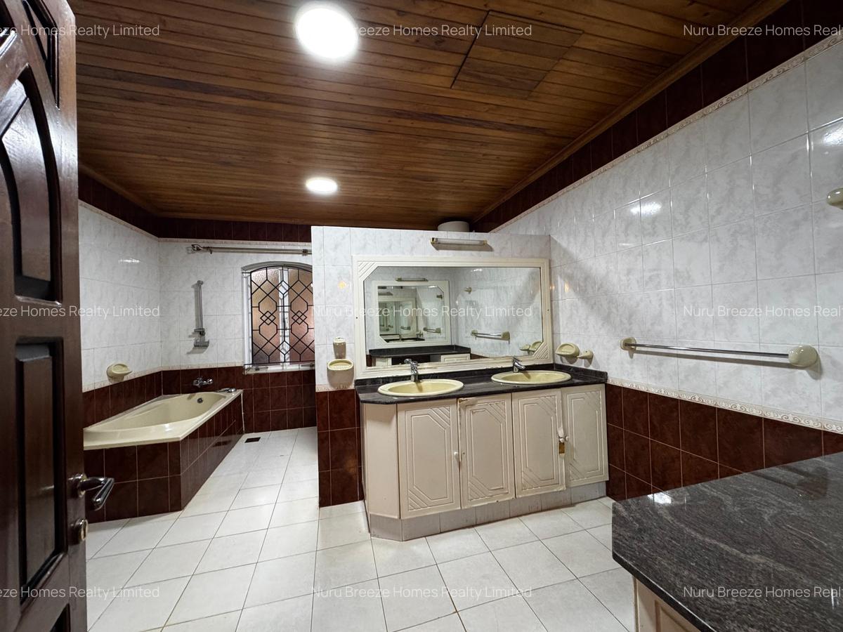 5 Bed House with En Suite in Hill View - 14