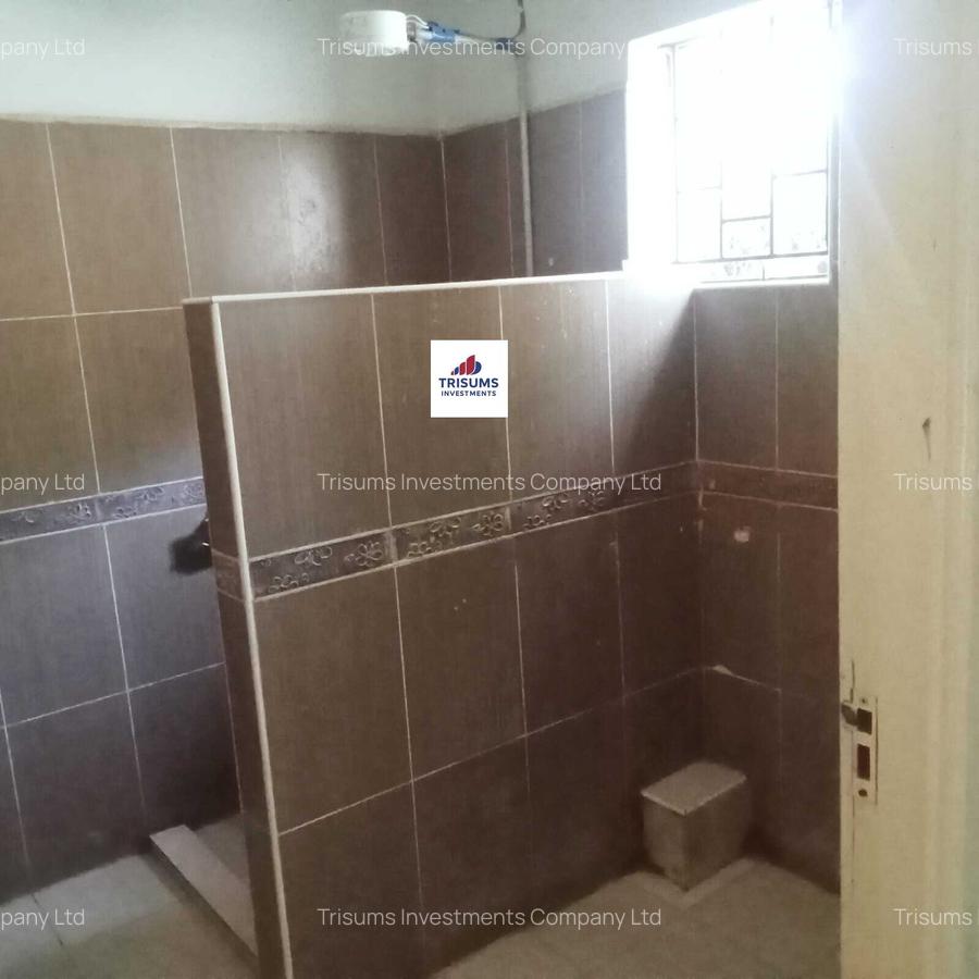 7 Bed House with En Suite in Kyuna - 11