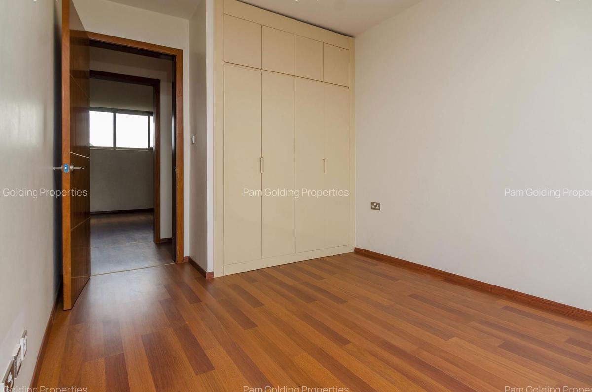 3 Bed Apartment with En Suite in Parklands - 9