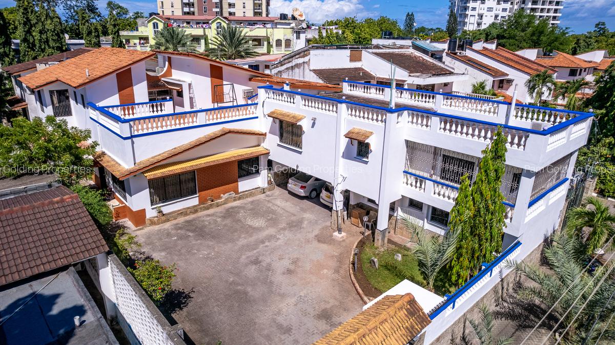 10 Bed House with En Suite at Bokole Drive - 2